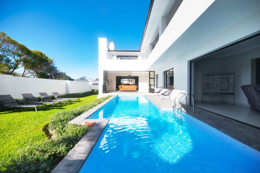 9 Bedroom Property for Sale in Westcliff Western Cape